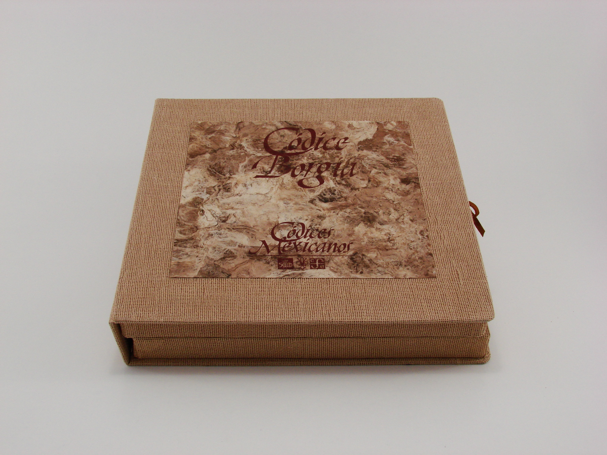 Estuches en tela de yute y papel amate