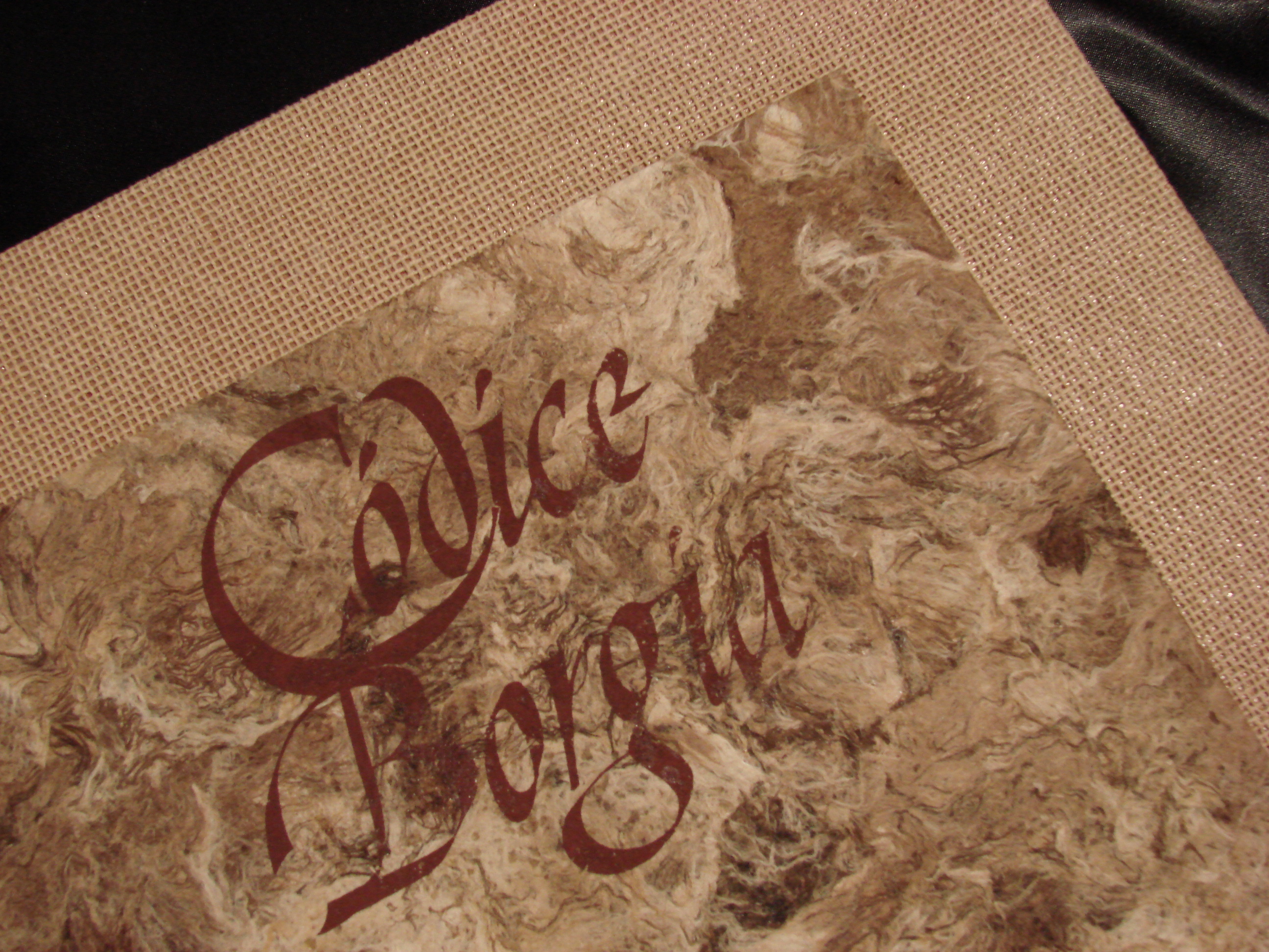 Estuches en tela de yute y papel amate